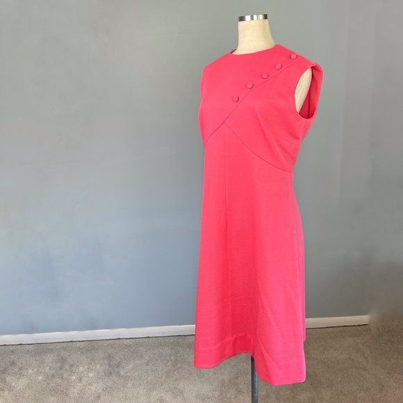 VINTAGE 1960's Pink Coral Sleeveless Textured Mid Century Day Dress - Picture 6 of 15